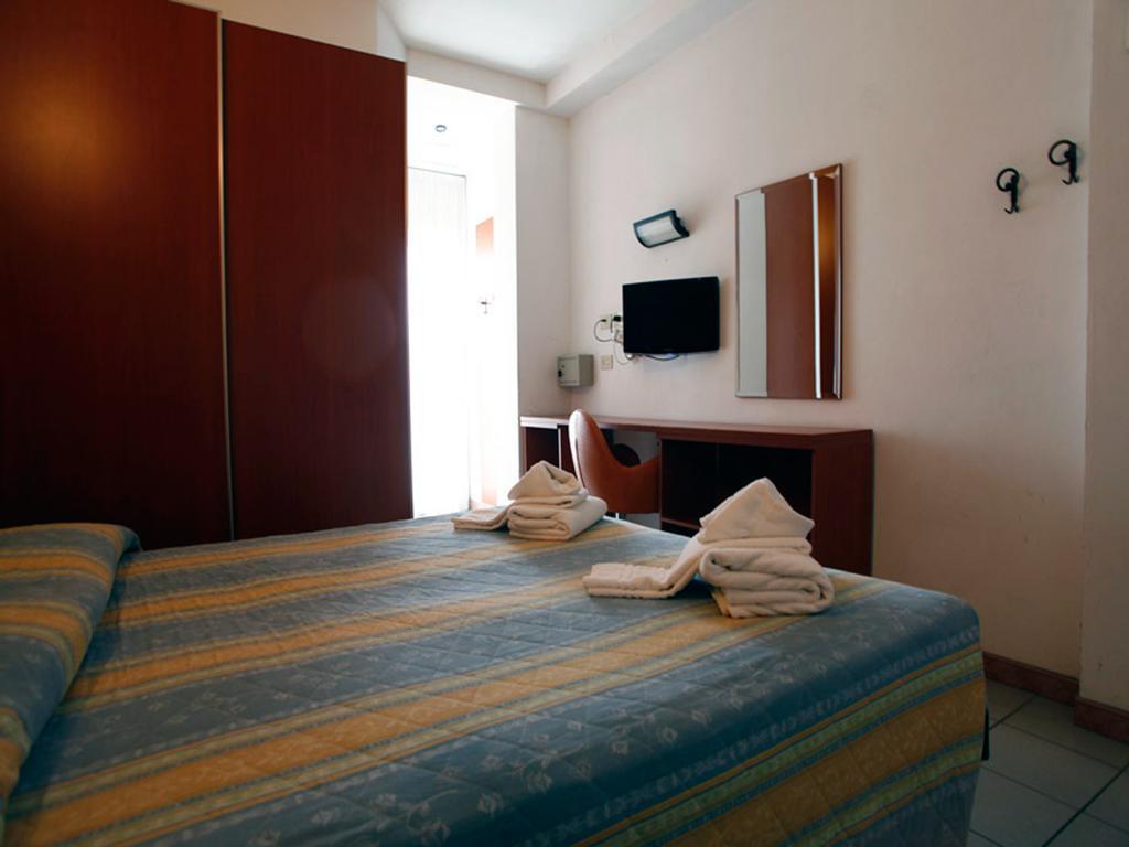 Hotel Marebello Римини Екстериор снимка